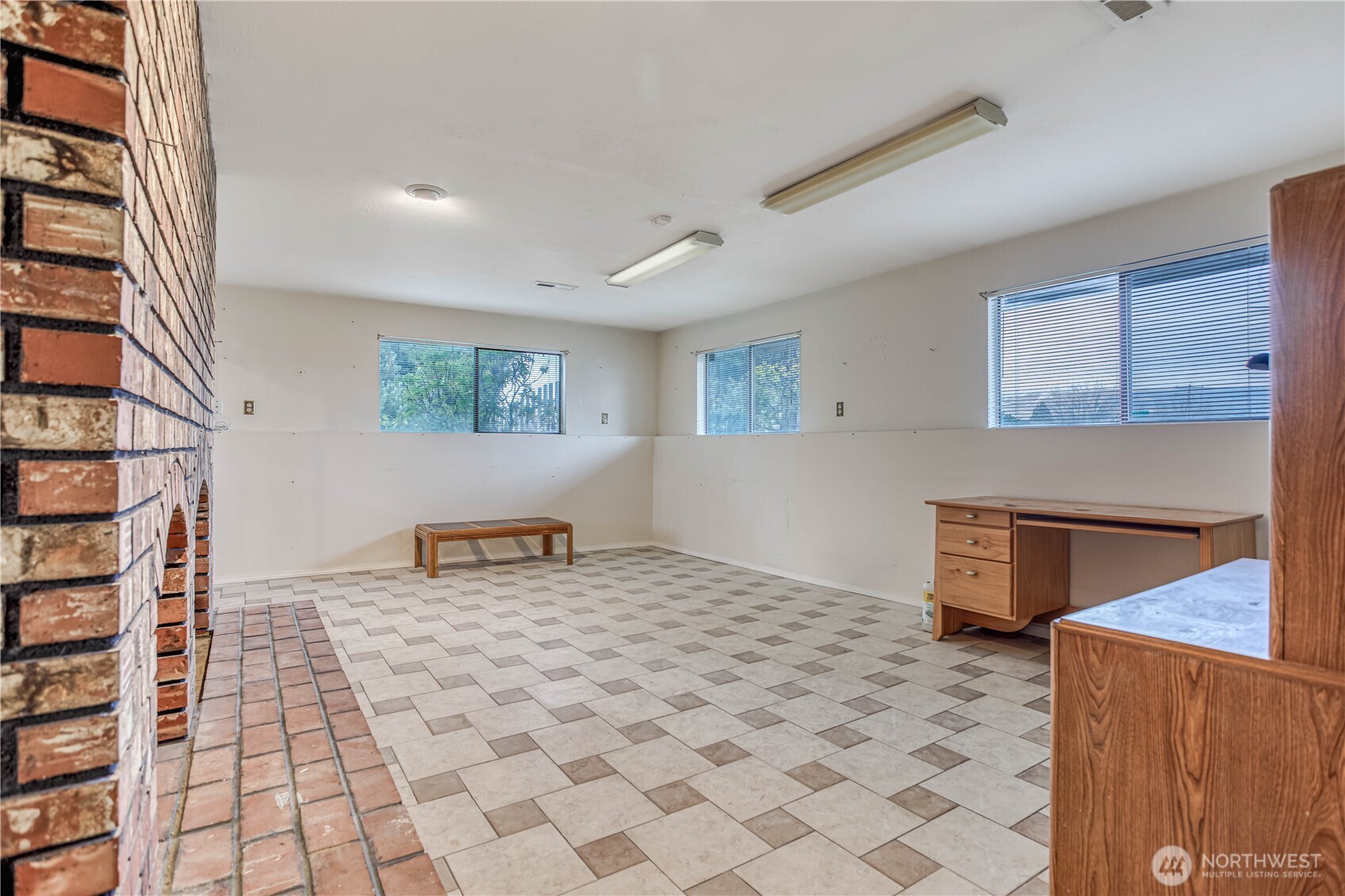 920 Willis Street Wenatchee, WA 98801 - Photo 22 of 33 a view of a bedroom with furniture and windows