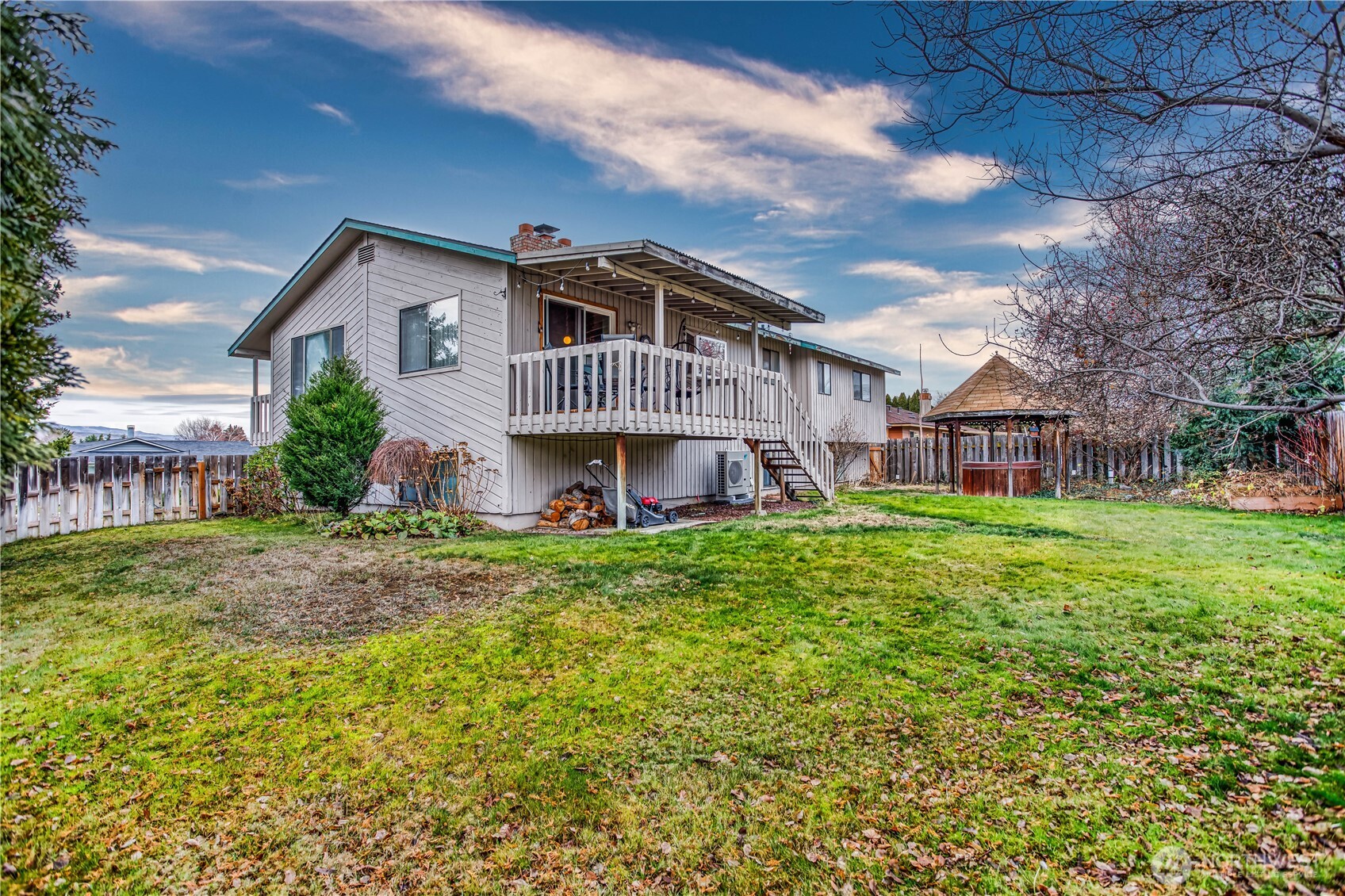 920 Willis Street Wenatchee, WA 98801 - Photo 31 of 33 a view of a house with a big yard and large trees