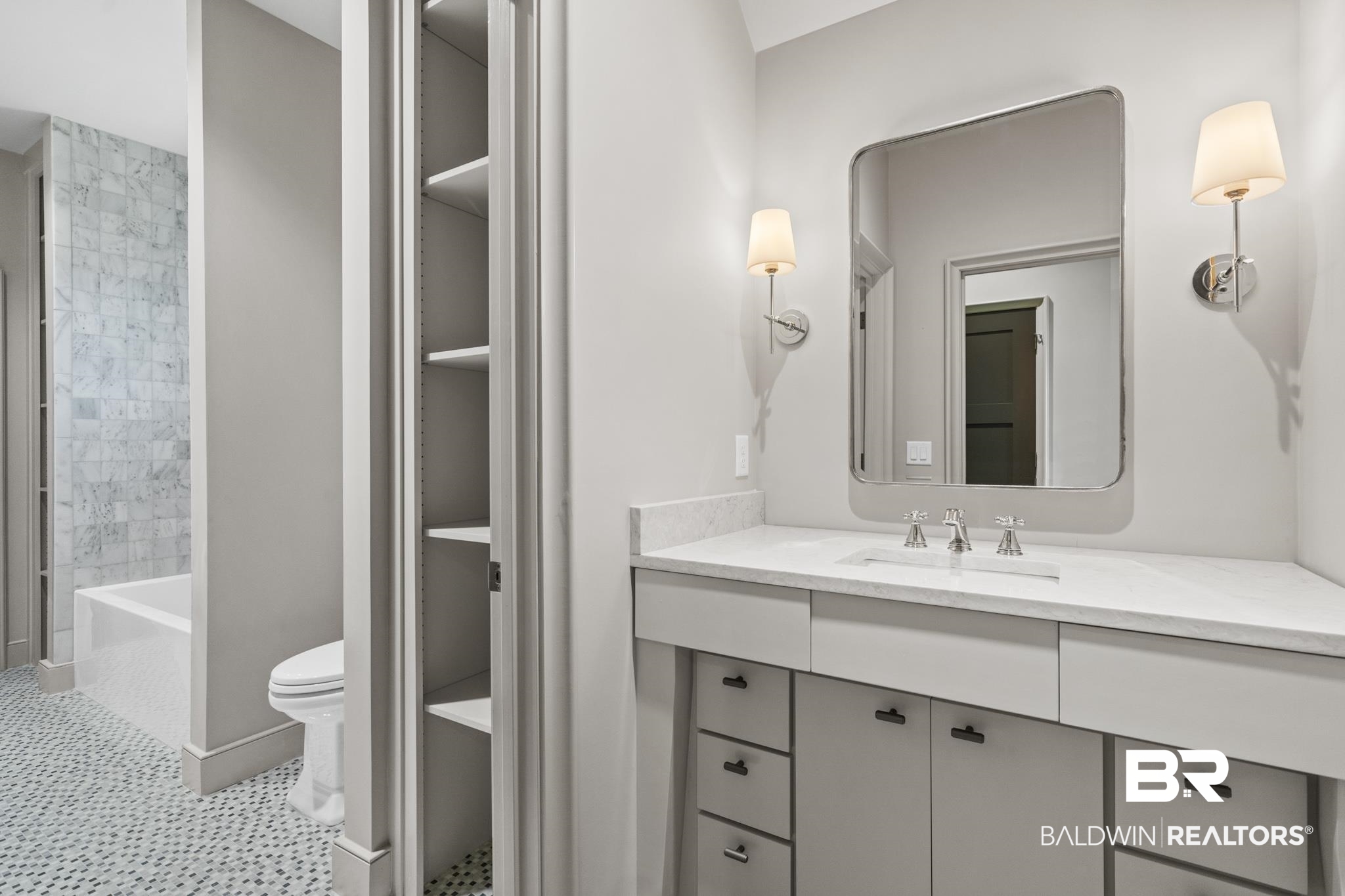 210 Castlands Court Fairhope, AL 36532 - Photo 33 of 50 Jack-n-Jill Bath