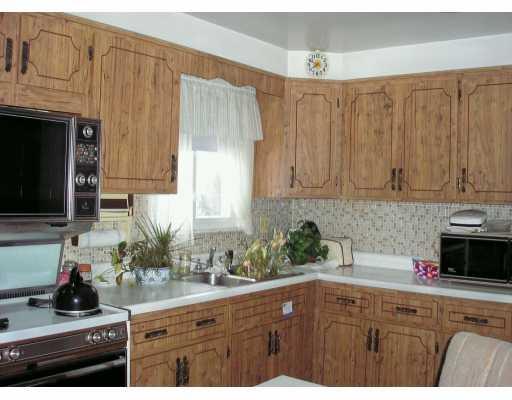 450 Aten Road Coraopolis, PA 15108 - Photo 4 of 8 Kitchen.