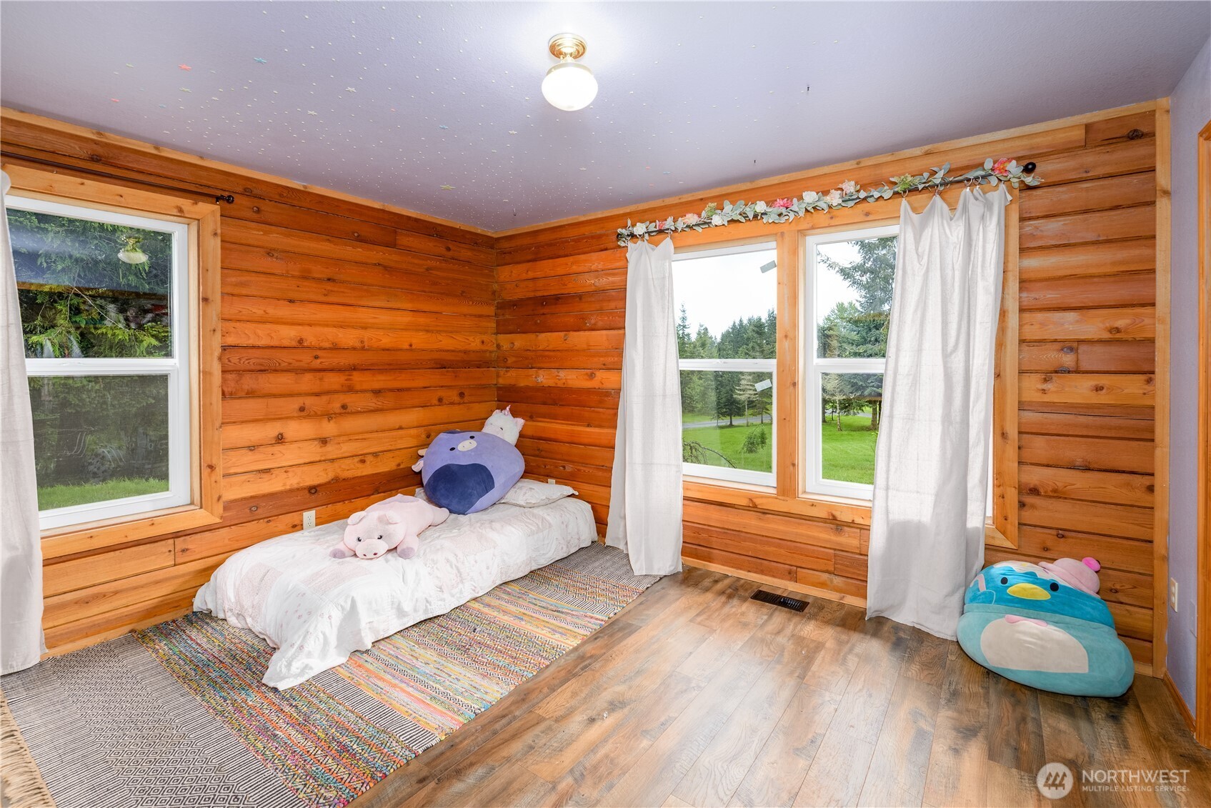 134 Bishop Road Port Angeles, WA 98363 - Photo 19 of 38 a bedroom with a bed and a window