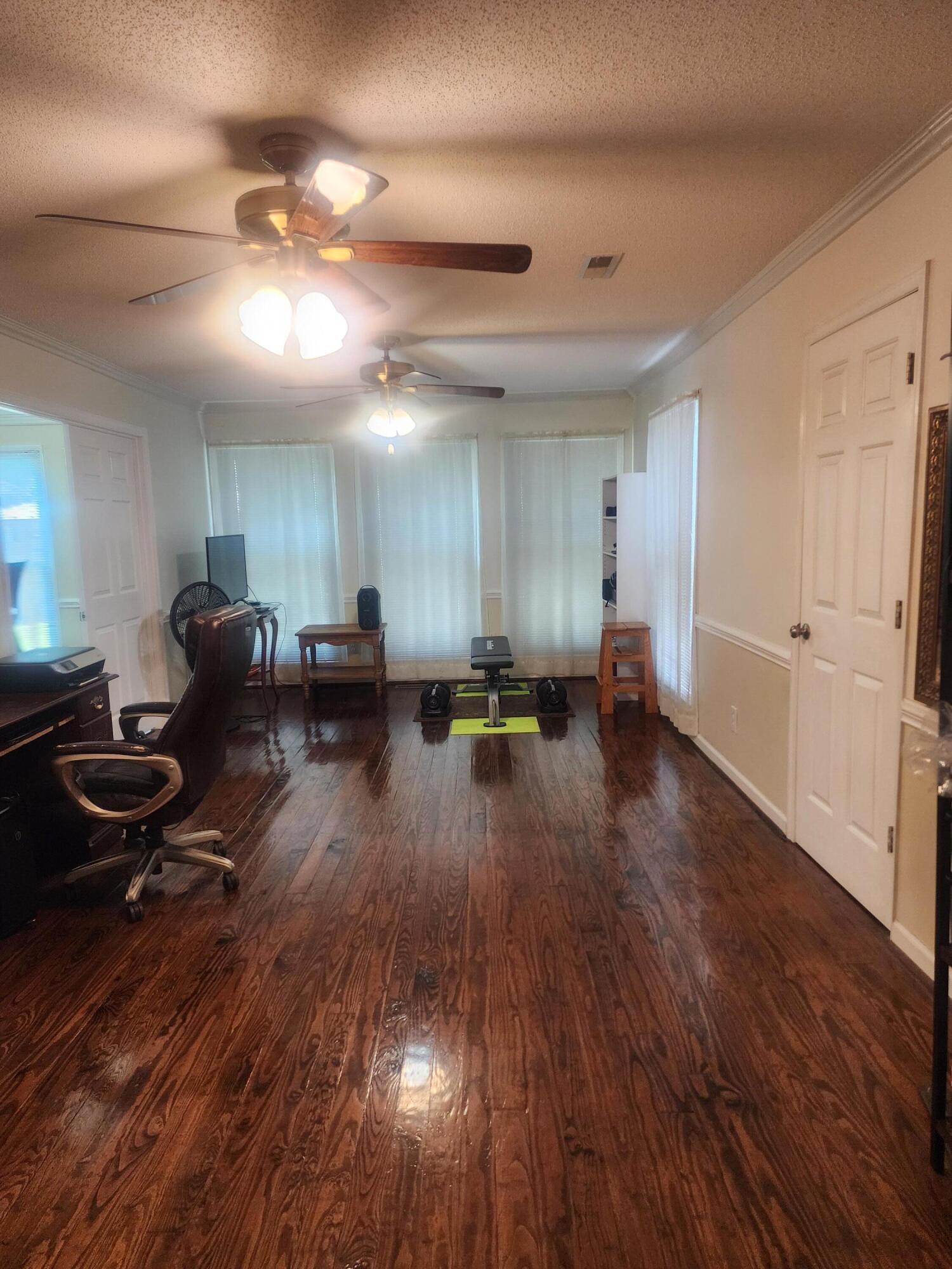 5825 Moore Street Hanahan, SC 29410 - Photo 16 of 31 20260606_124138