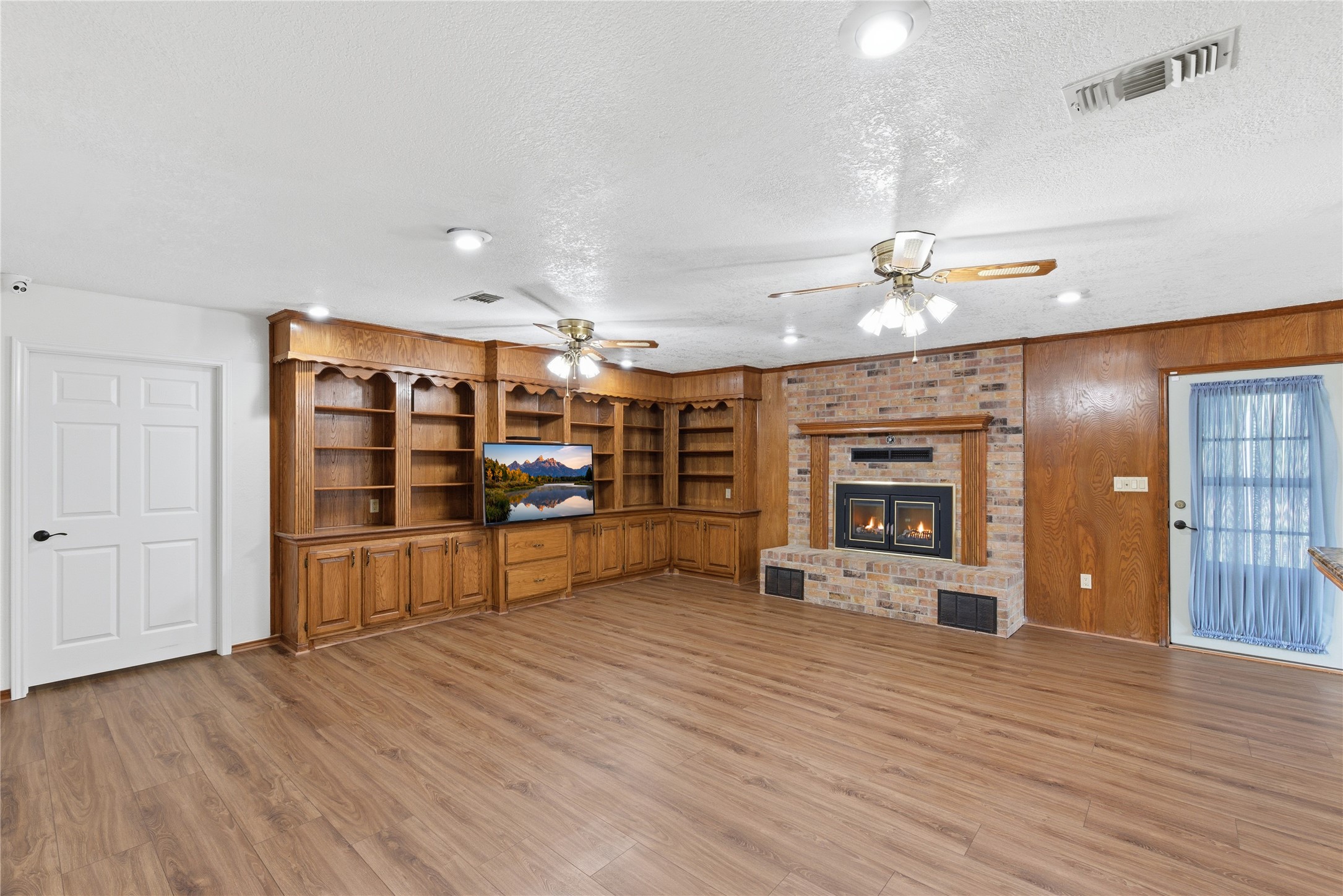 436 County Road 502A Sweeny, TX 77480 - Photo 10 of 45 an empty room with wooden floor and chandelier