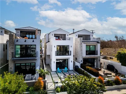 $2,995,000 | 608 13th Street, Huntington Beach, CA 92648