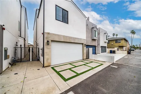 $2,995,000 | 608 13th Street, Huntington Beach, CA 92648