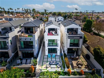 $2,995,000 | 608 13th Street, Huntington Beach, CA 92648