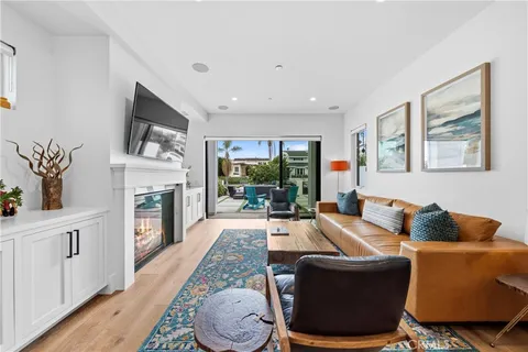 $2,995,000 | 608 13th Street, Huntington Beach, CA 92648