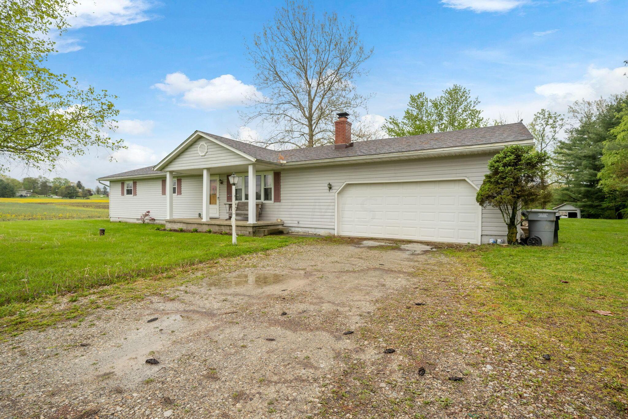 2783 Carroll Eastern Road Carroll, OH 43112 - Photo 4 of 50 CB5461CC-3F2D-4069-8181-881FE7E25541