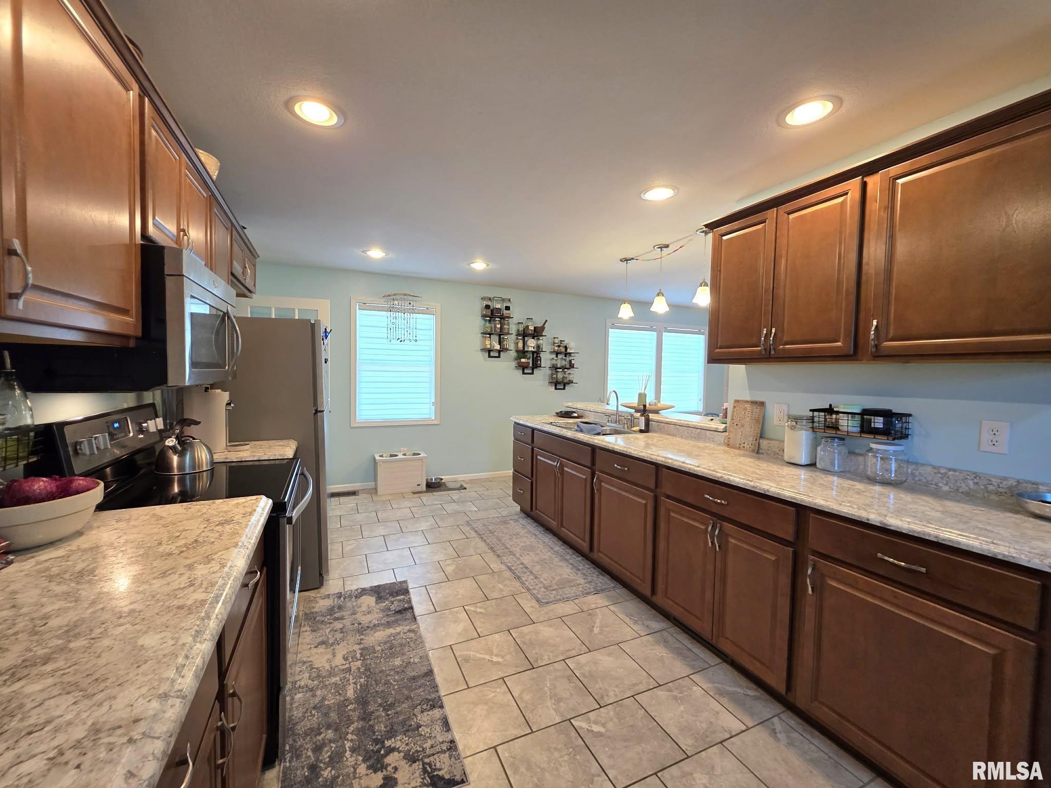 103 West Jefferson Street Camp Point, IL 62320 - Photo 5 of 31