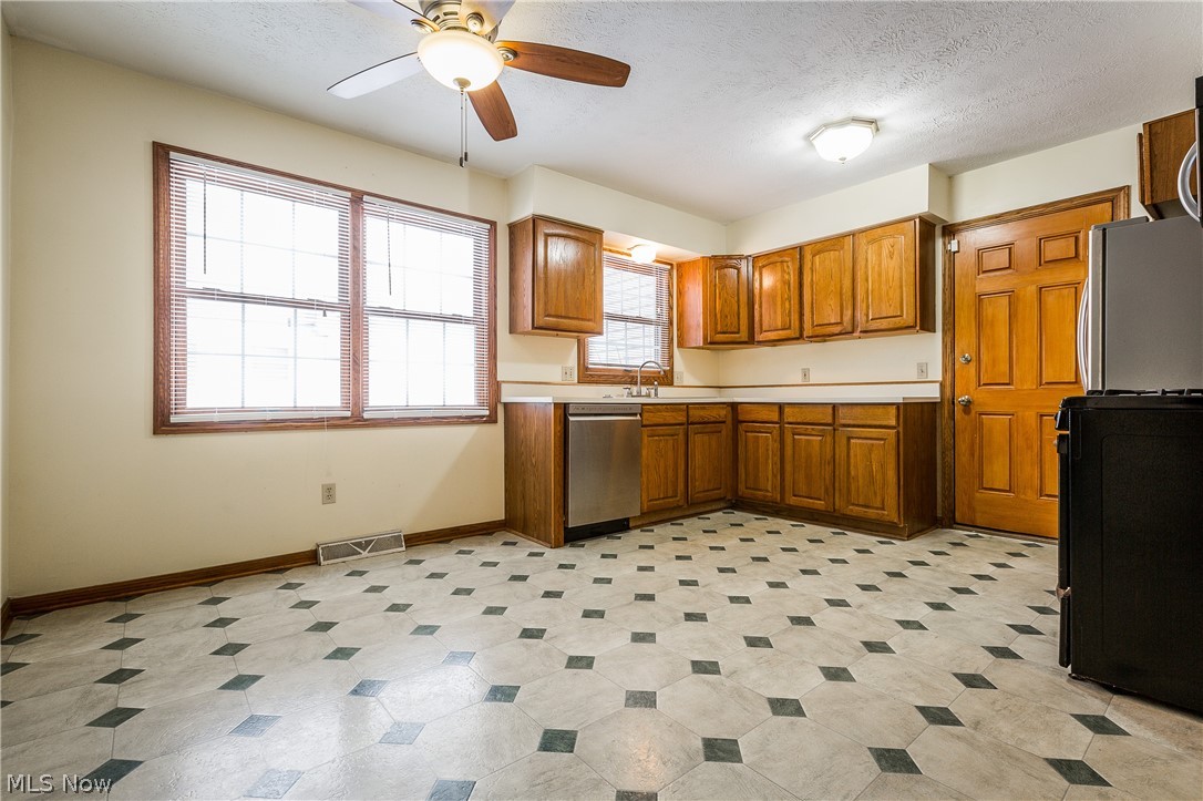 5045 Johnnycake Ridge Northeast Canton, OH 44705 - Photo 22 of 35 Kitchen and Dinette