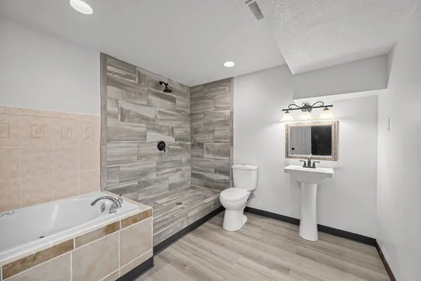 $579,999 | 1338 West 61st Street, Davenport, IA 52806