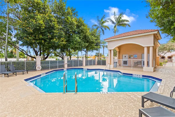 $2,500 | 8820 South Isles Circle, Tamarac, FL 33321