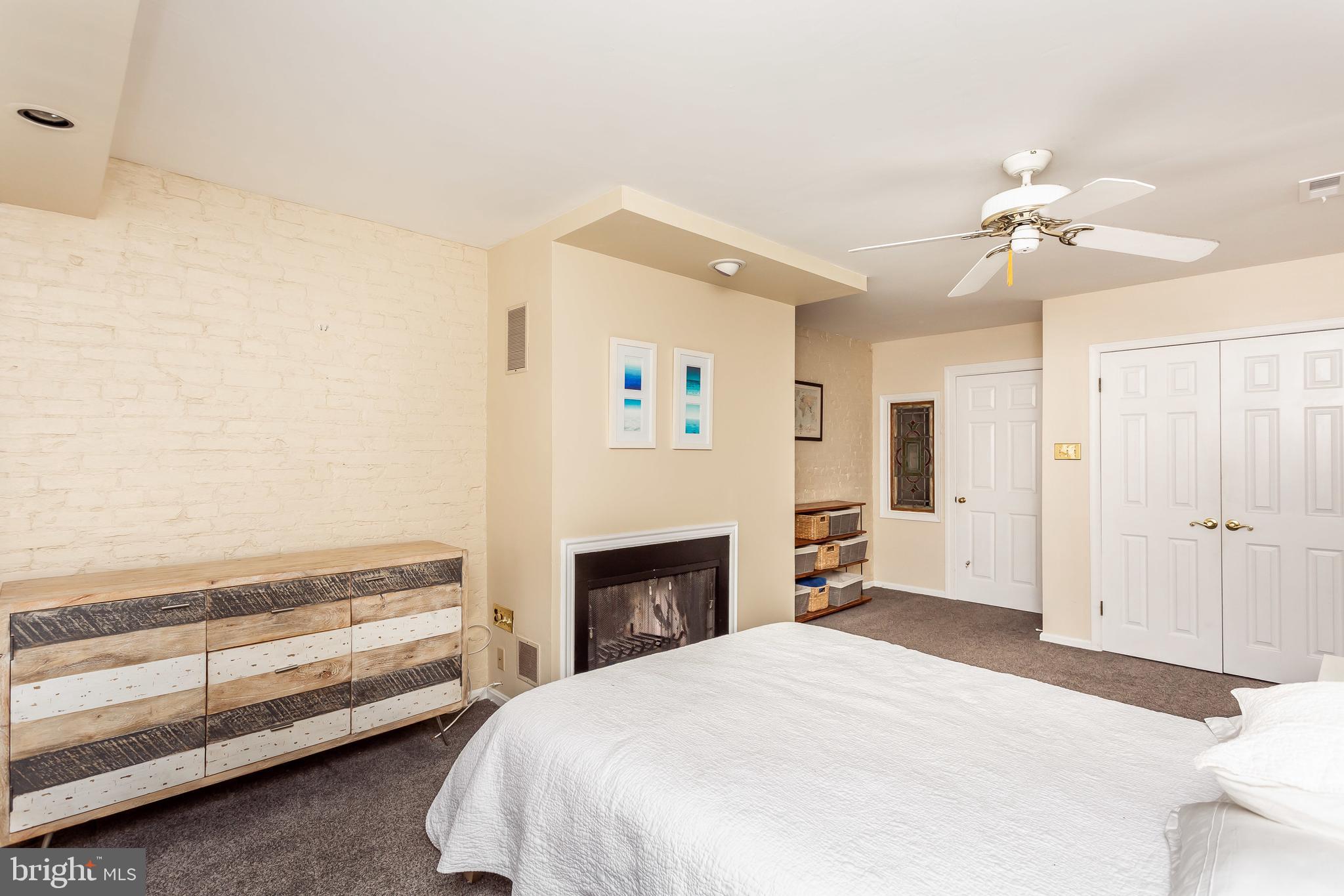 521 South Sharp Street Baltimore, MD 21201 - Photo 12 of 24 Master bedroom