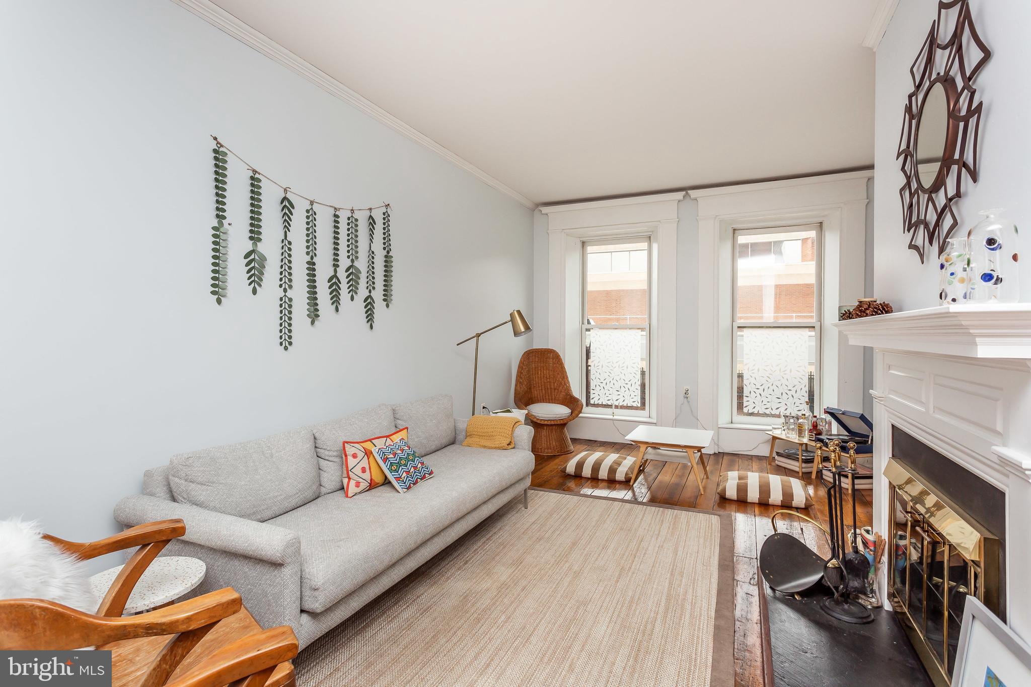 521 South Sharp Street Baltimore, MD 21201 - Photo 8 of 24 Large living room