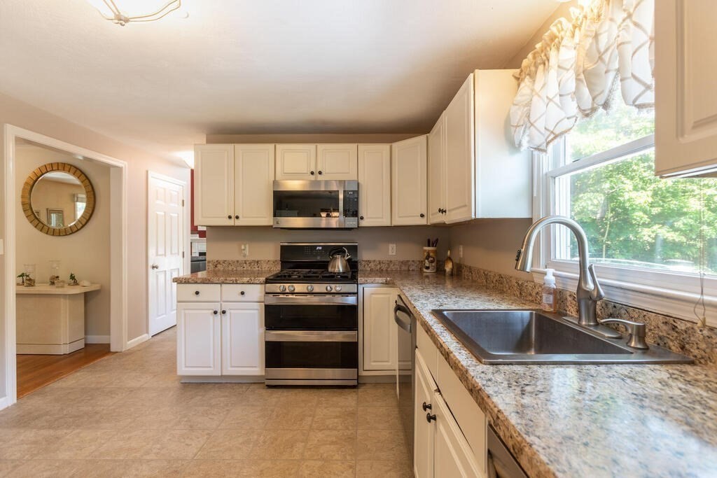 31 Hammond Farm Road Haverhill, MA 01832 - Photo 7 of 22 Gallery Image 7