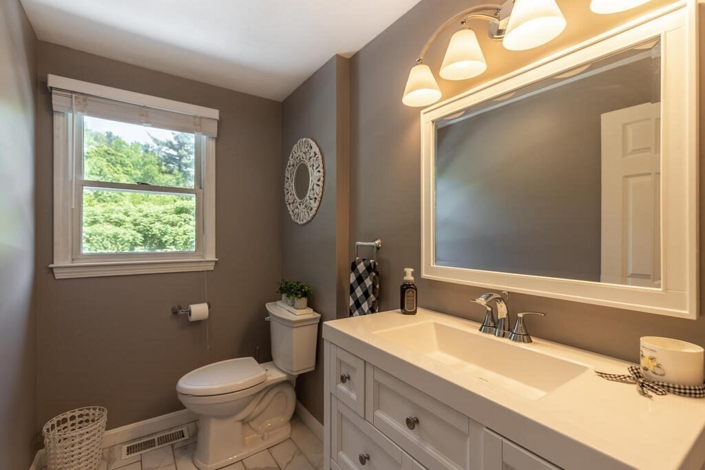 31 Hammond Farm Road Haverhill, MA 01832 - Photo 8 of 22 Gallery Image 8