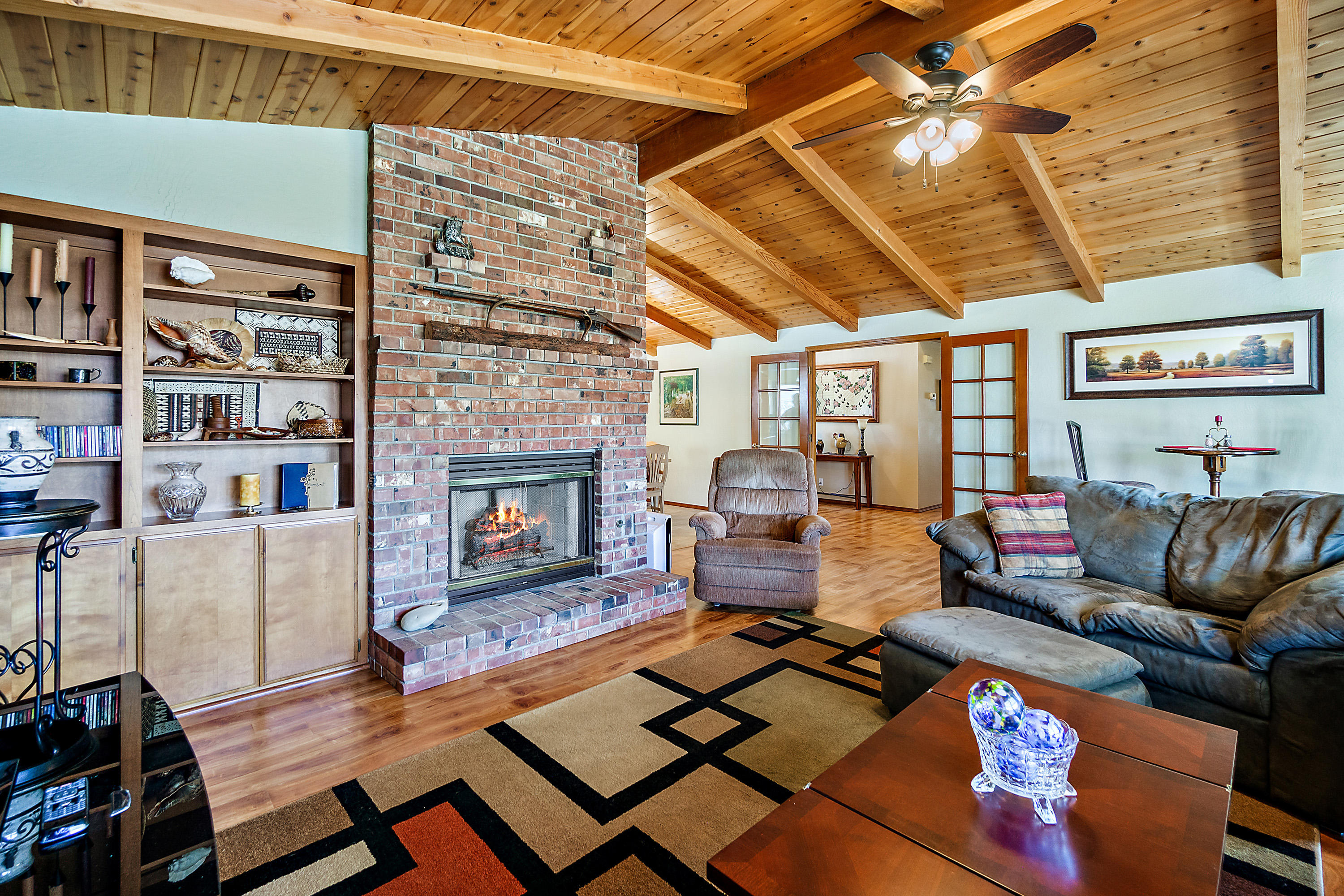 268 Vincent Court Central Point, OR 97502 - Photo 3 of 27 Wood Peak Ceiling w/Beams