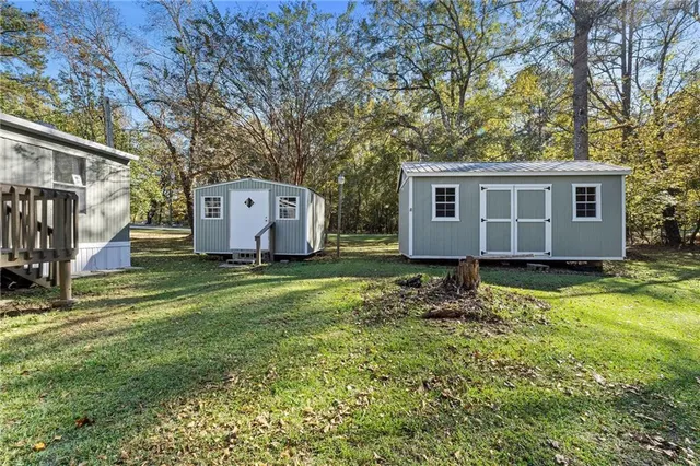 a view of an house with backyard and deck