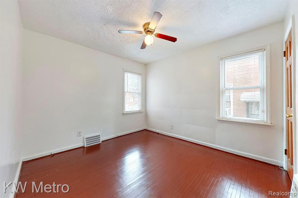 18410 Rutherford Street Detroit, MI 48235 - Photo 7 of 27