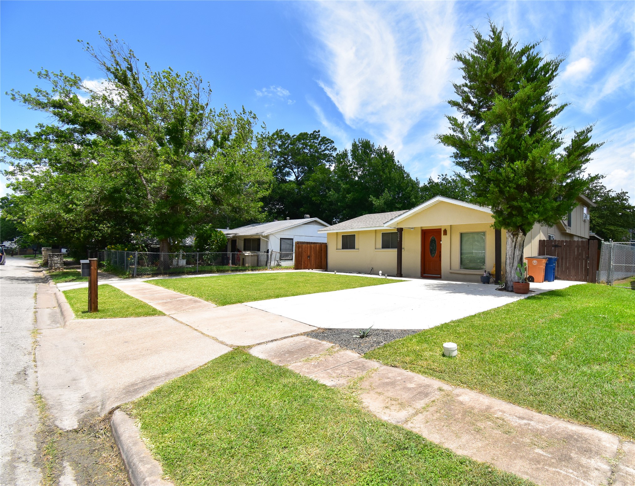 6027 Bluebell Circle Austin, TX 78741 - Photo 3 of 29