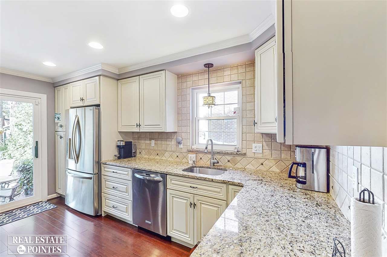 1887 Broadstone Road Grosse Pointe Woods, MI 48236 - Photo 10 of 41