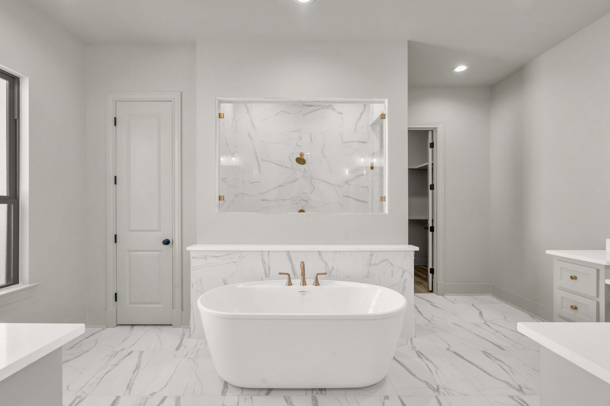 24972 Hopeview Way Montgomery, TX 77356 - Photo 18 of 38 Lovely soaking tub and side entry shower!