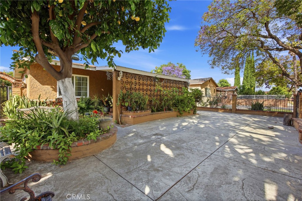 13054 Amar Road Baldwin Park, CA 91706 - Photo 6 of 52