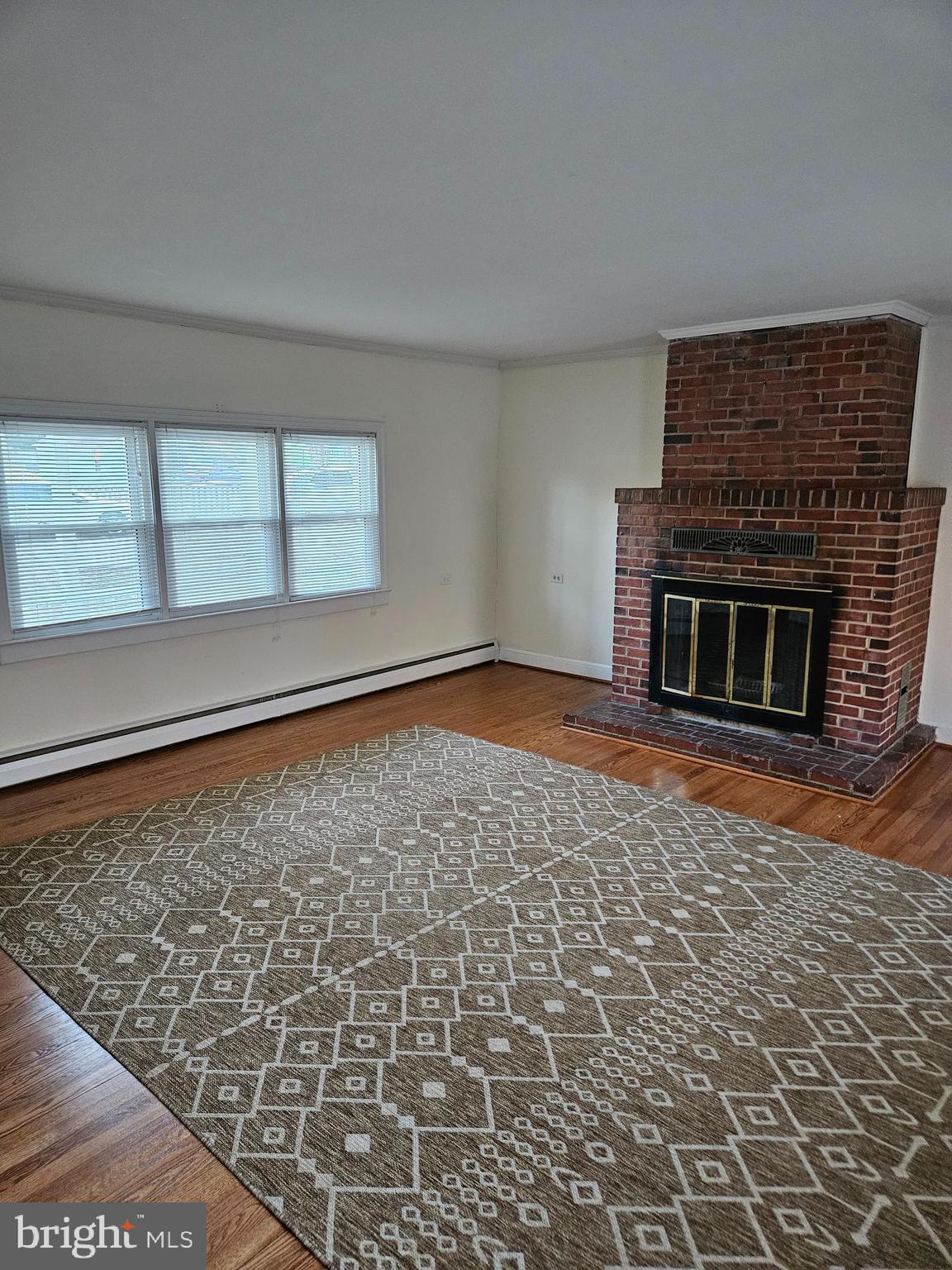 7204 Webster Lane Fort Washington, MD 20744 - Photo 7 of 27 an empty room with windows