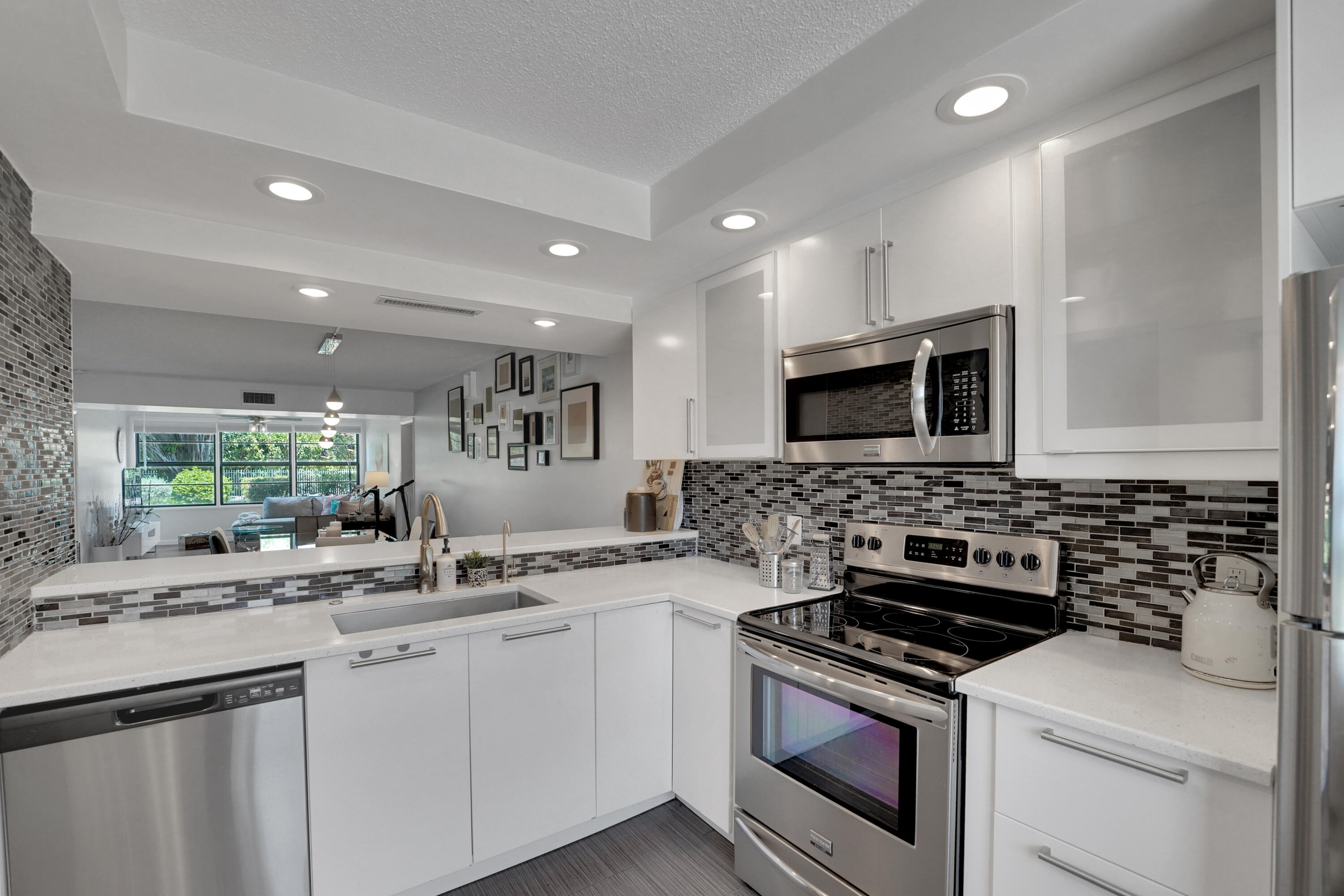 6121 Balboa Circle, Unit 103 Boca Raton, FL 33433 - Photo 13 of 32 DSC08646