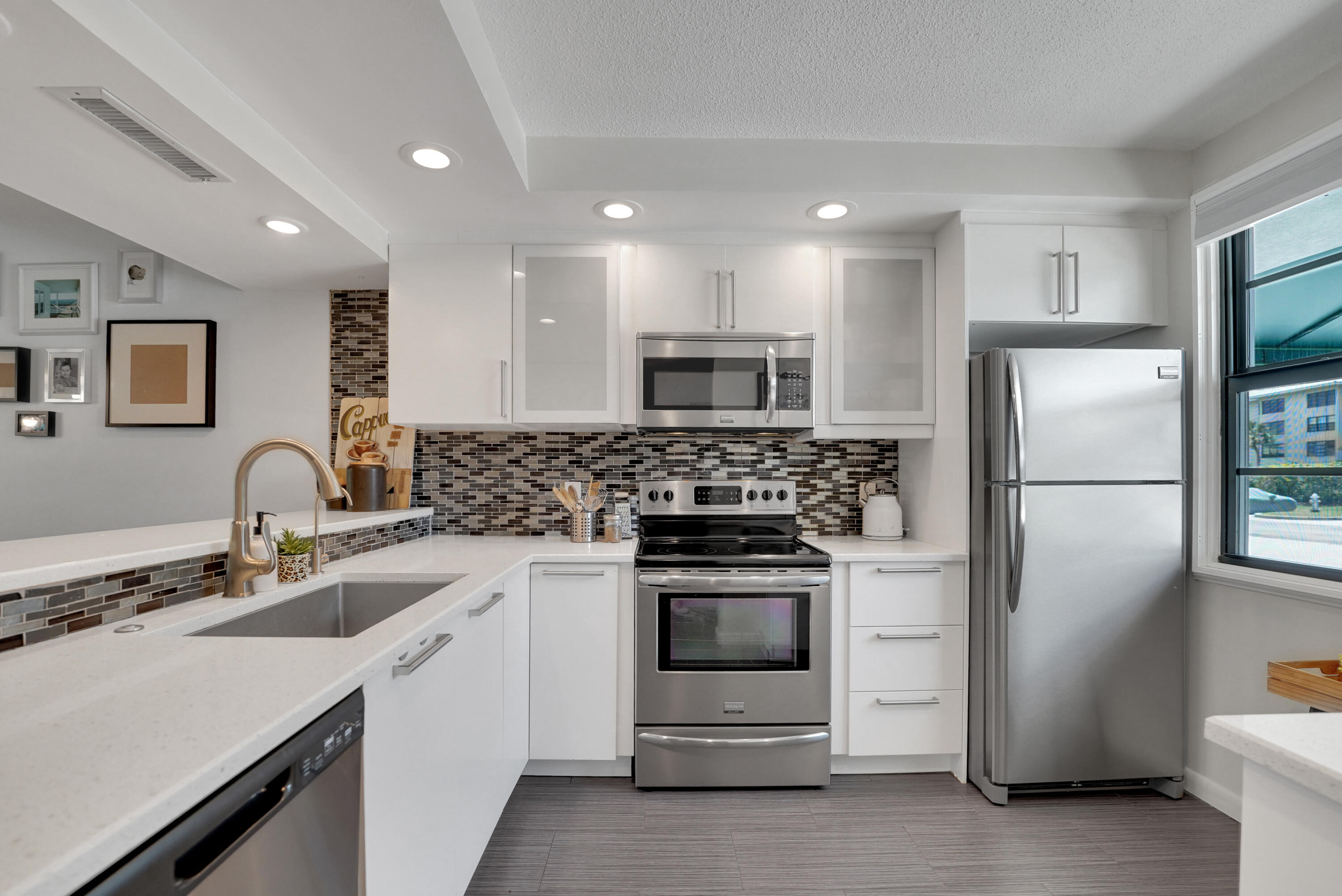 6121 Balboa Circle, Unit 103 Boca Raton, FL 33433 - Photo 14 of 32 DSC08643