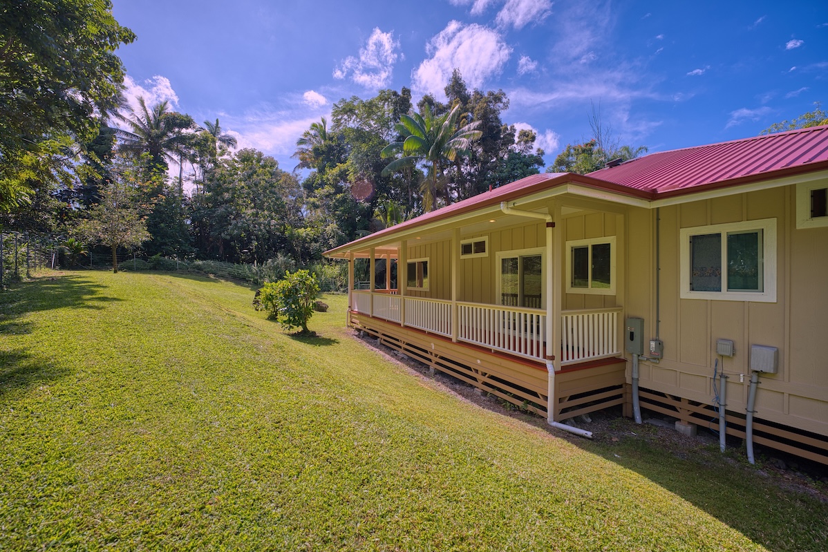 127 Opio Road Hilo, HI 96720 - Photo 2 of 21 a small pool with a small yard