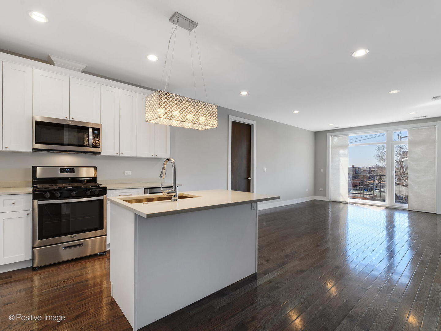 235 East 31st Street, Unit 404 Chicago, IL 60616 - Photo 3 of 9