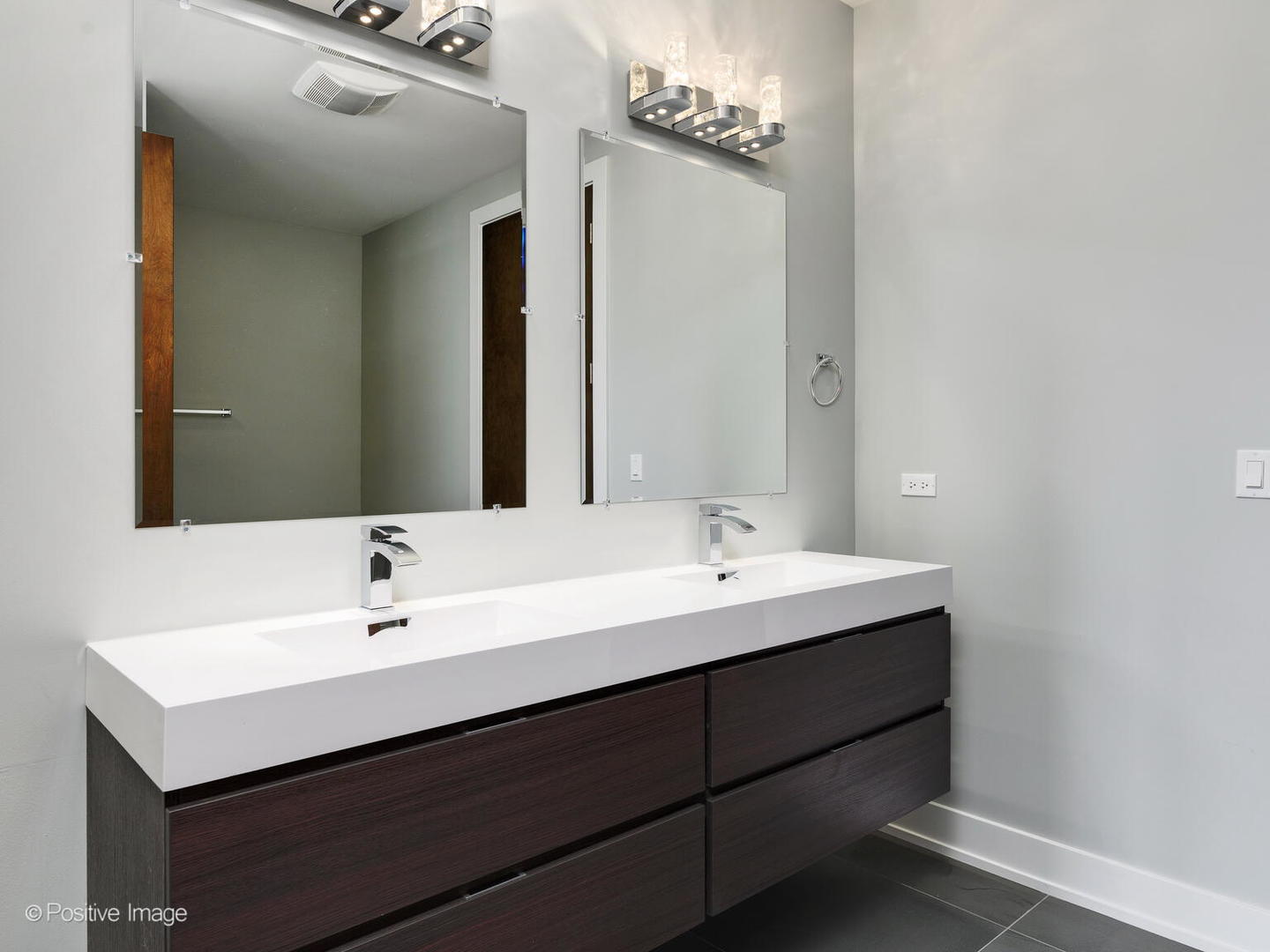 235 East 31st Street, Unit 404 Chicago, IL 60616 - Photo 5 of 9