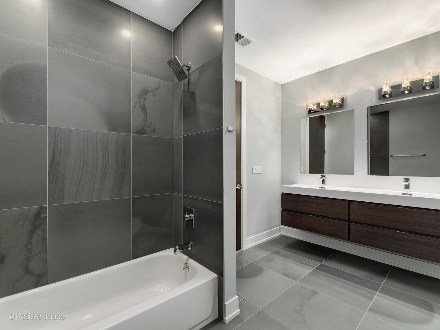 235 East 31st Street, Unit 404 Chicago, IL 60616 - Photo 6 of 9