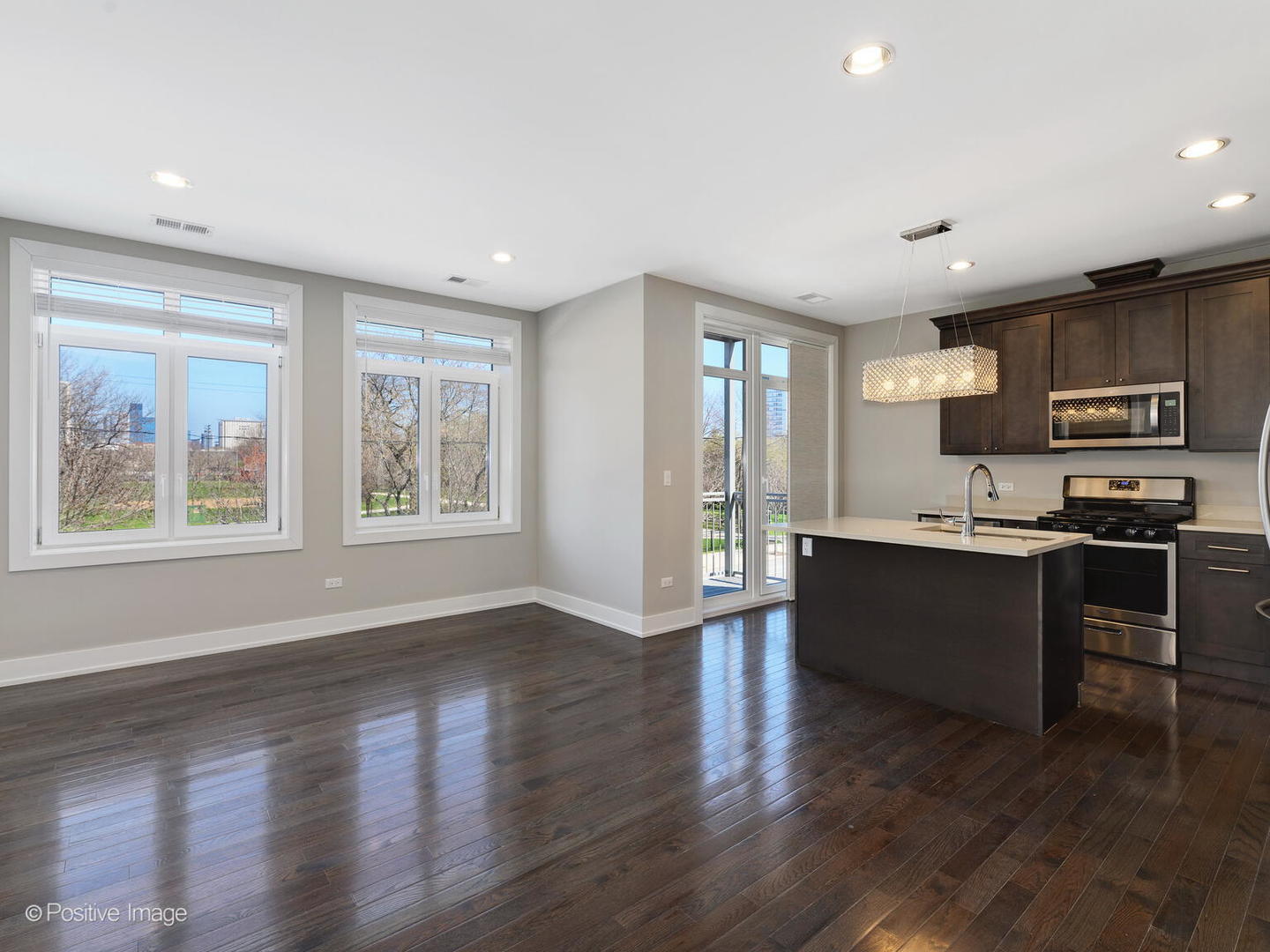 235 East 31st Street, Unit 404 Chicago, IL 60616 - Photo 7 of 9