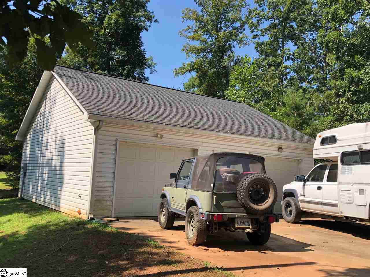 371 Christopher Road Campobello, SC 29322 - Photo 33 of 36