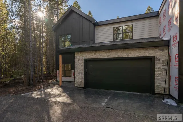 $895,000 | 4345 Yeti Lane, Island Park, ID 83429