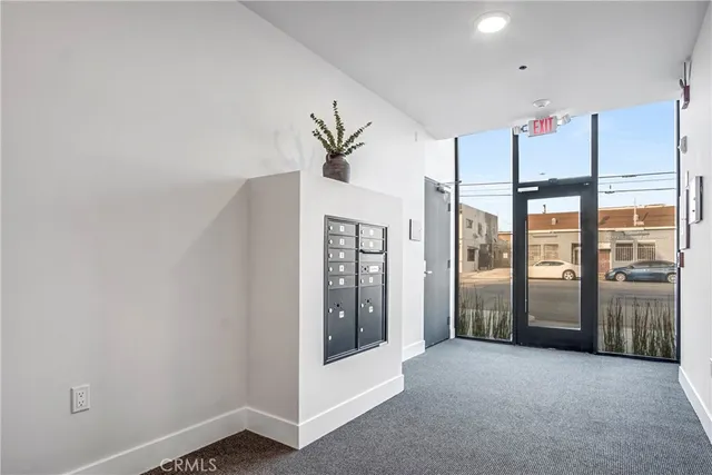 a view of entryway with an empty room