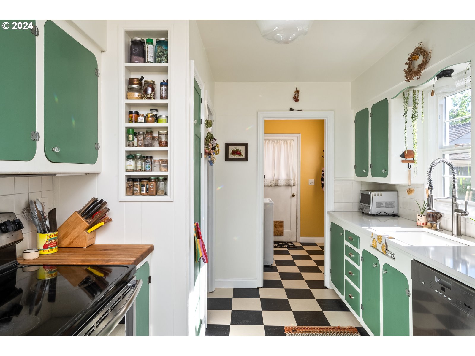 5262 Southeast Rural Street Portland, OR 97206 - Photo 14 of 47 Gallery Image 14