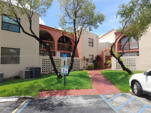 $2,500 | 10245 Northwest 9th St Circle, Unit 2049, Miami, FL 33172