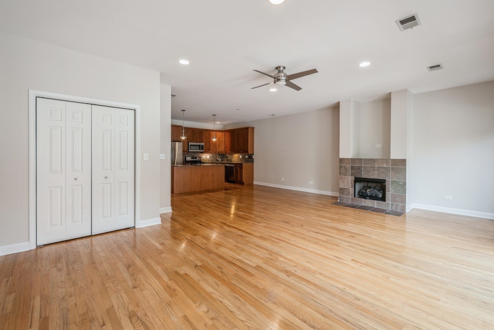 1925 South State Street, Unit 2 Chicago, IL 60616 - Photo 4 of 13
