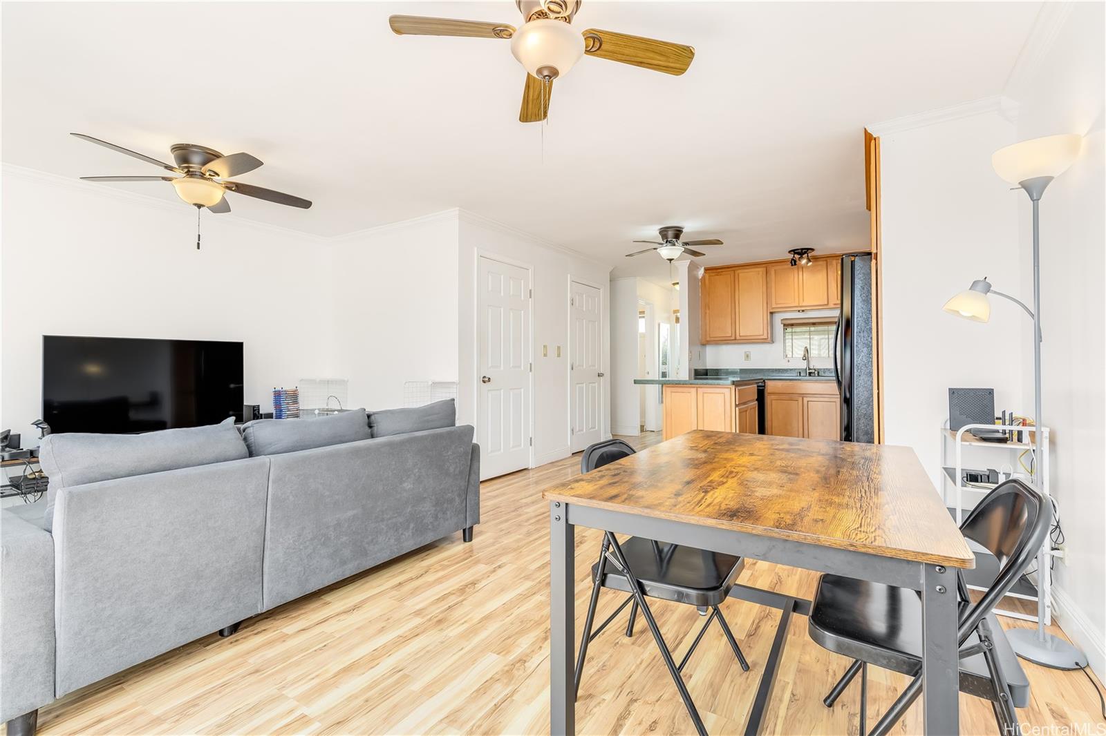 92-787 Makakilo Drive, Unit D28 Kapolei, HI 96707 - Photo 3 of 23 a living room with furniture and a flat screen tv