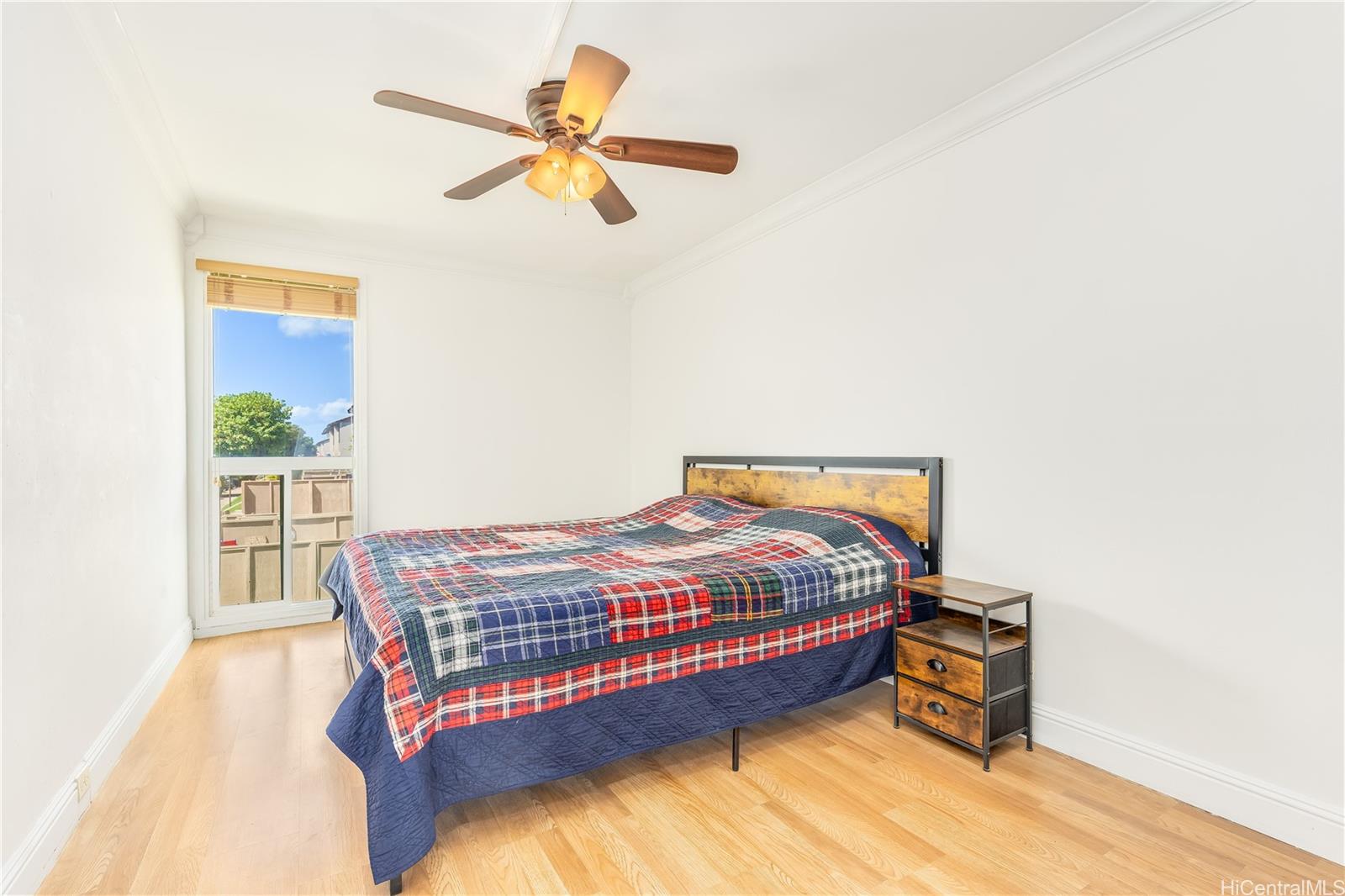 92-787 Makakilo Drive, Unit D28 Kapolei, HI 96707 - Photo 10 of 23 a bedroom with a bed and a chandelier