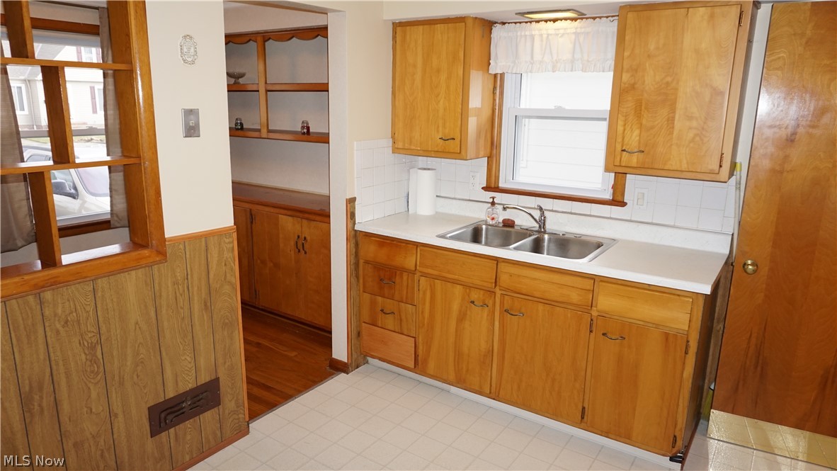 8317 Kenton Avenue Parma, OH 44129 - Photo 5 of 16