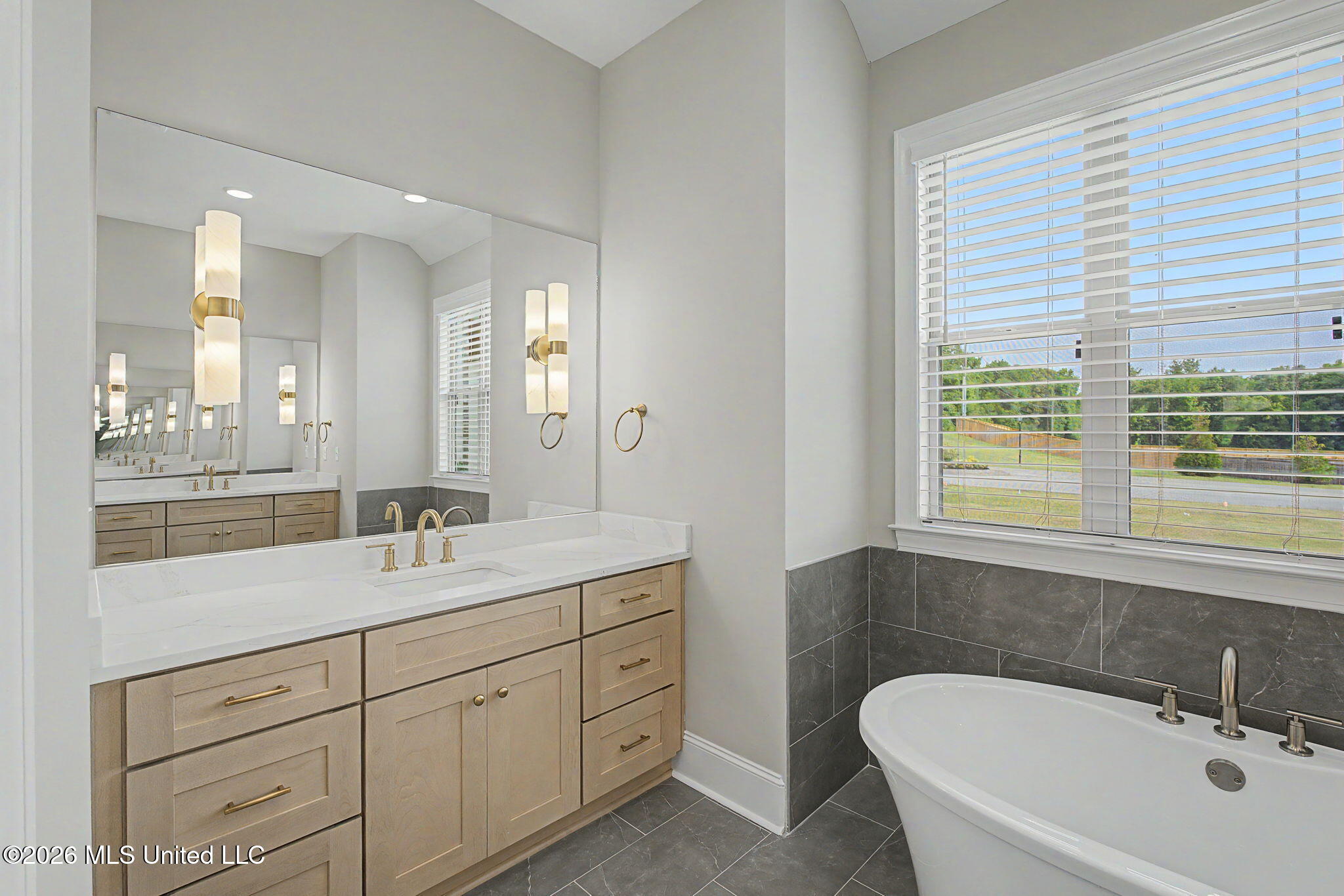 2035 Livingston Way Hernando, MS 38632 - Photo 22 of 46 Primary Bathroom d