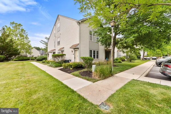 $310,000 | 2402 B Shurlock Court, Mount Laurel, NJ 08054
