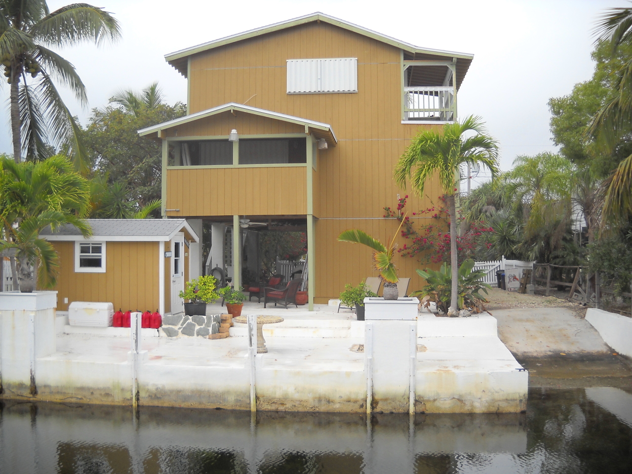 3931 Gordon Road Big Pine Key, FL 33043 - Photo 8 of 47 Accros canal