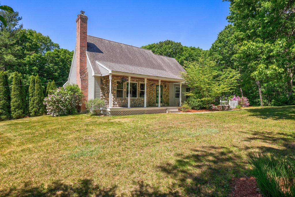 27 Davis Street Rutland, MA 01543 - Photo 2 of 39