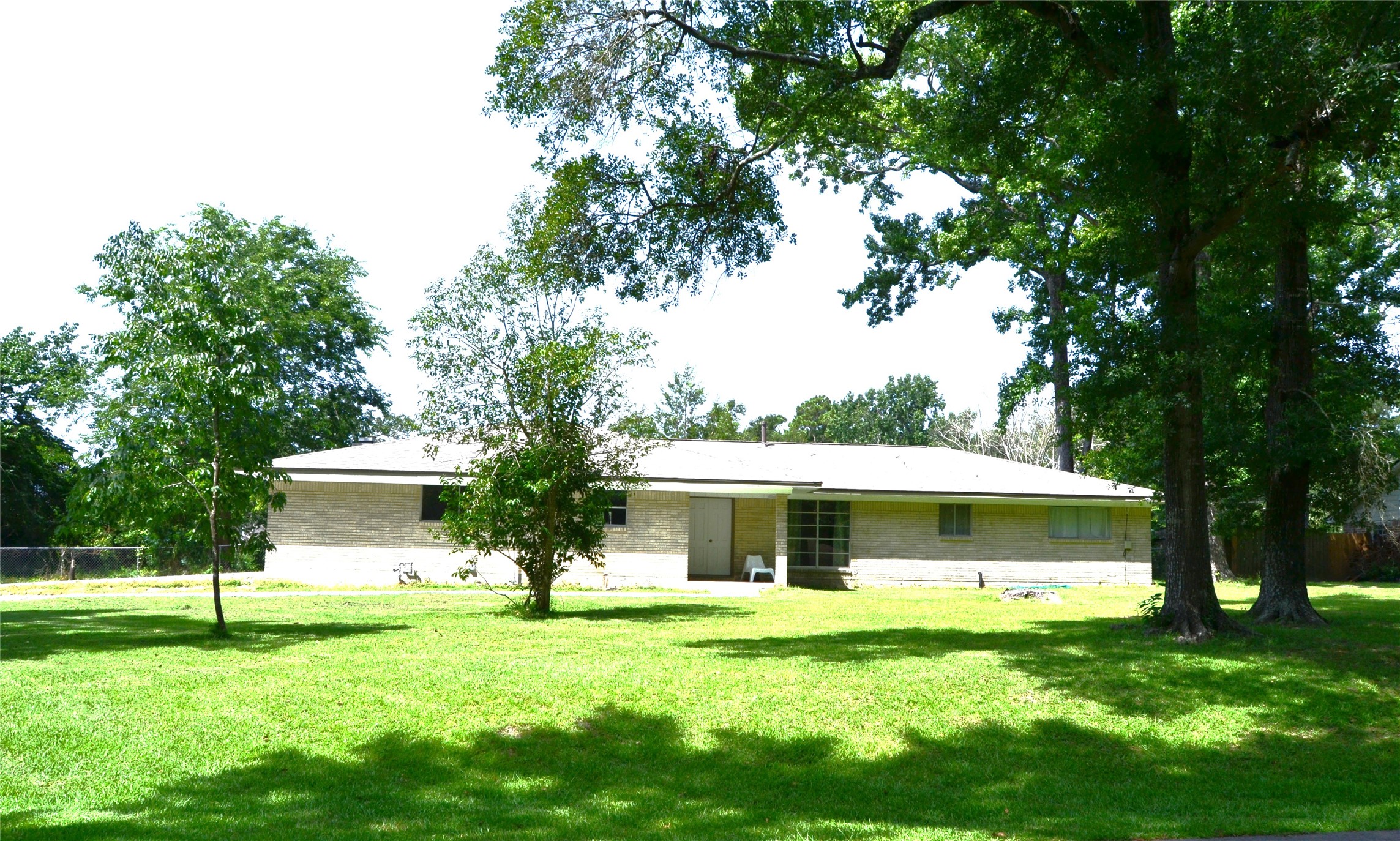 101 Summit Drive Conroe, TX 77303 - Photo 22 of 24 a front view of a house with a garden