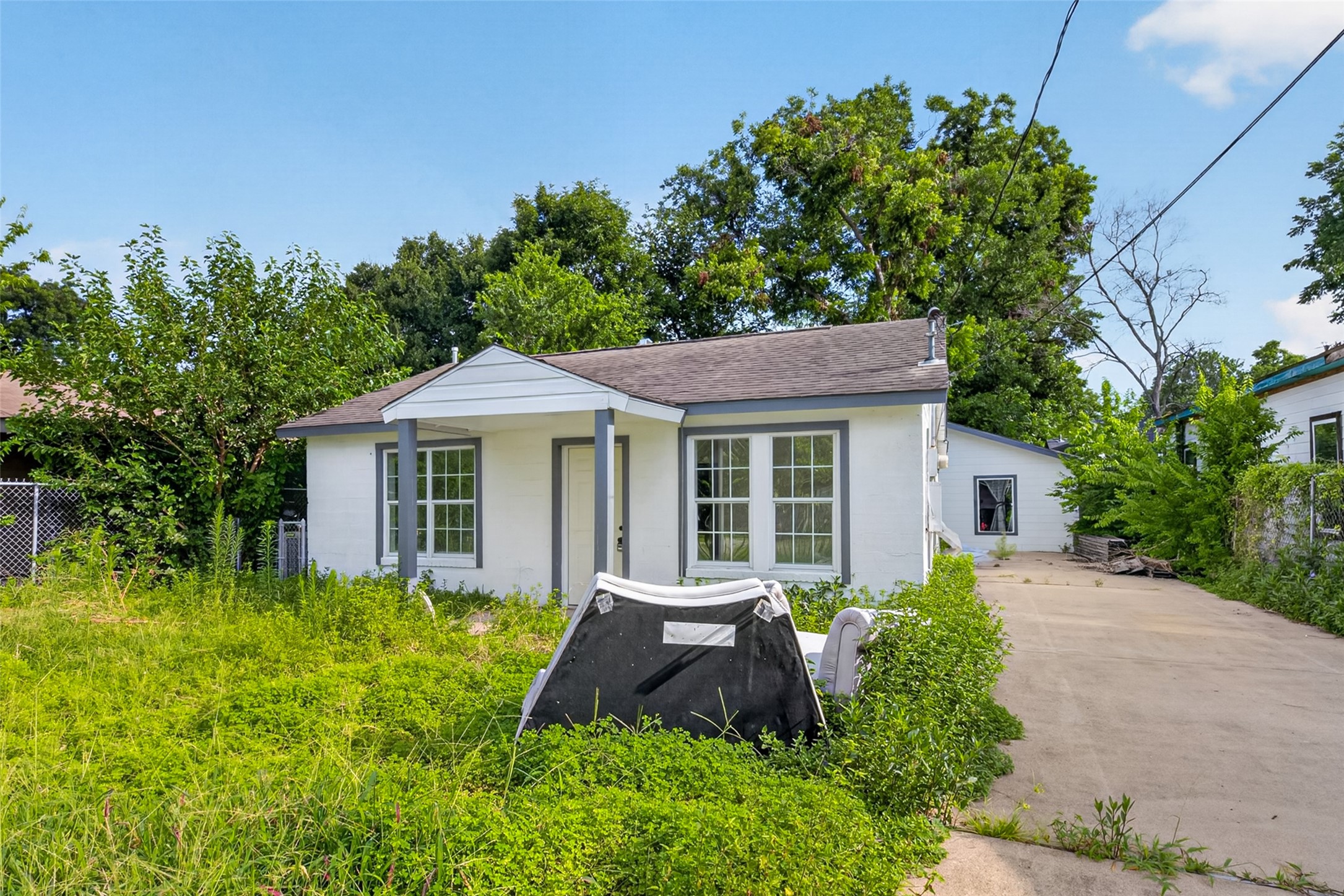 4715 Engleford Street Houston, TX 77026 - Photo 3 of 33